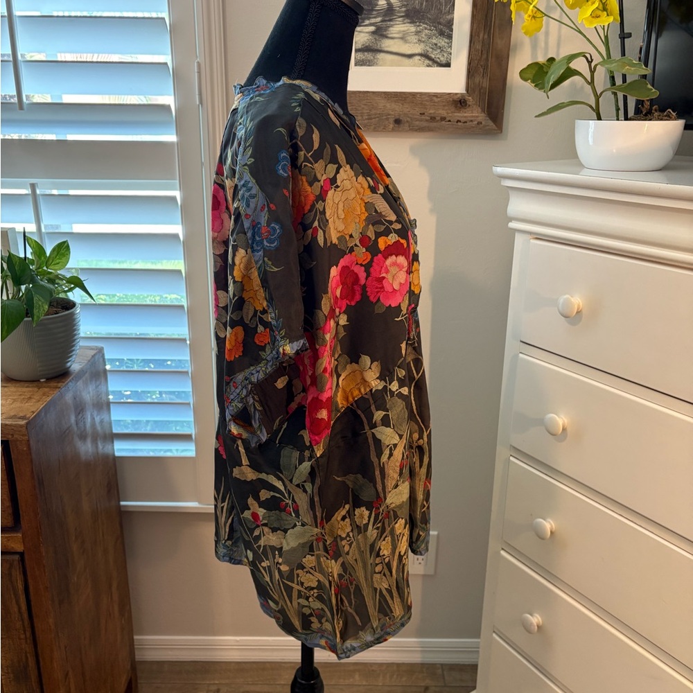 Johnny Was NWT
GRACEFUL GALAVANT BLOUSE, XXL - Picture 3 of 11